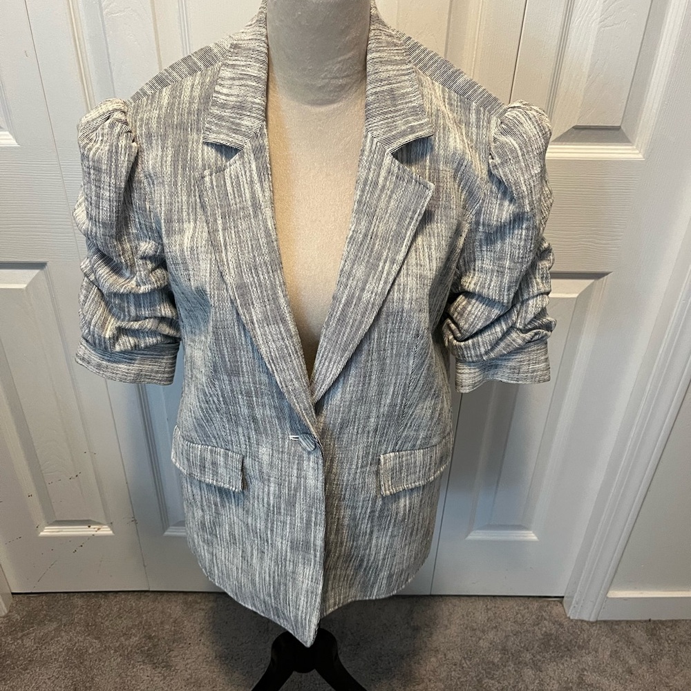 Cinq a Sept size 4 Women's Gray Blazer